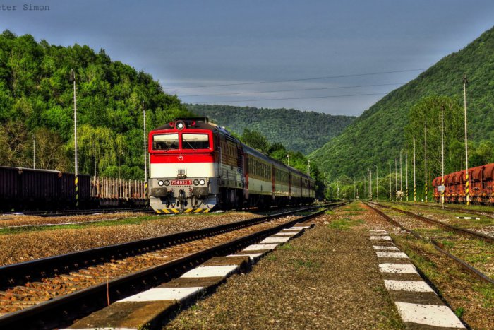 Ilustračný obrázok k článku Oprava železničného priecestia pri Plešivci: V tieto dni tam autom neprejdete!