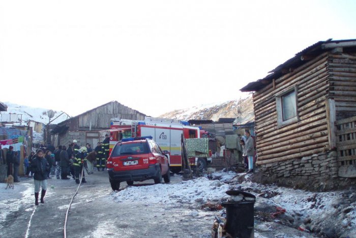 Ilustračný obrázok k článku Požiar v rómskej osade pri Revúcej: Oheň zachvátil rodinný dom