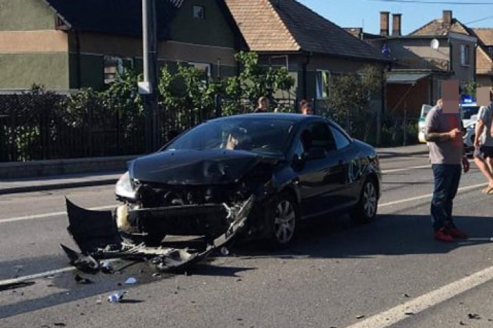 Ilustračný obrázok k článku Zrážka vozidiel v Čoltove: Jeden z vodičov utrpel ľahké zranenia