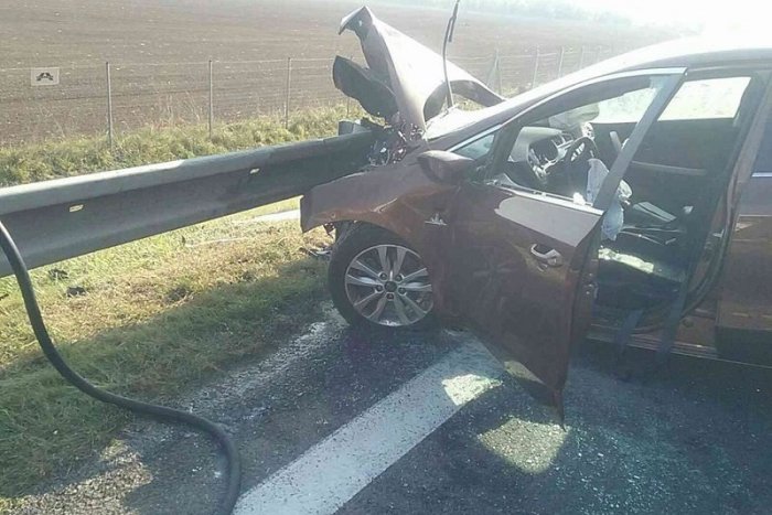 Ilustračný obrázok k článku Pri Revúcej došlo k nehode: Obaja vodiči skončili v nemocnici