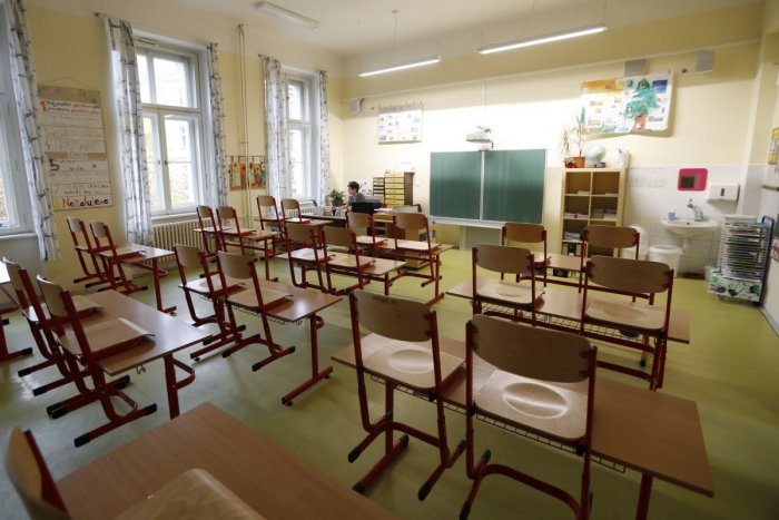 Ilustračný obrázok k článku COVID-19 robí v Banskobystrickom kraji problémy: Kde všade zatvoril triedy či školy?