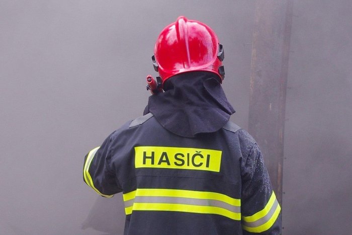 Ilustračný obrázok k článku Pri požiari na juhu BBSK zasahujú desiatky hasičov: Jedna osoba utrpela rozsiahle popáleniny