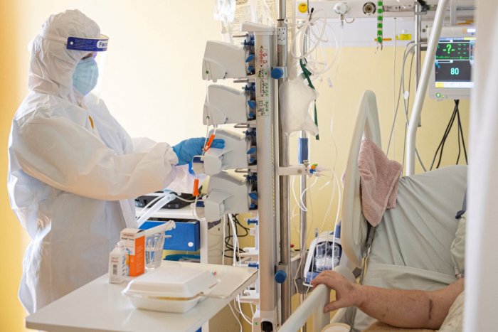 Ilustračný obrázok k článku Na Gemeri výrazne pribúdajú pacienti s COVID-19: V nemocniciach sa míňajú voľné lôžka